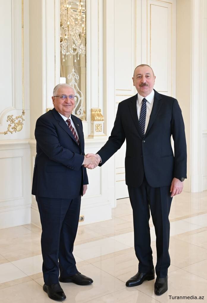 Президент Азербайджана Алиев принял главу Минобороны Турции Гюляра