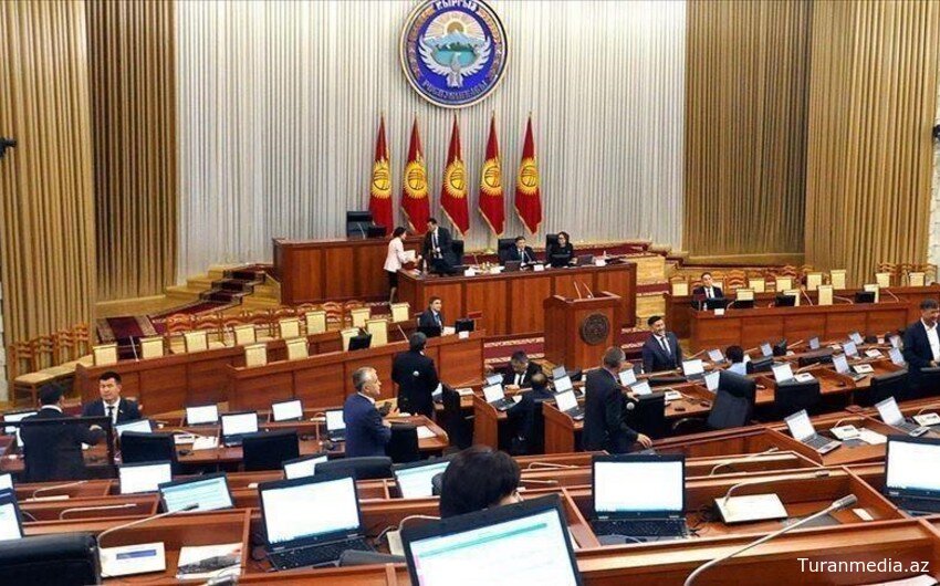 Кыргызстан переходит на мажоритарную систему выборов в парламент