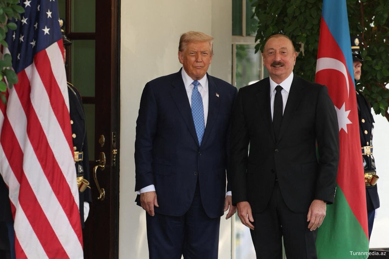 Президент США Трамп встретил президента Азербайджана Алиева у входа в Белый дом (Видео)