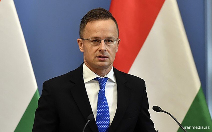 Глава МИД Венгрии призвал ЕС прекратить помощь Киеву